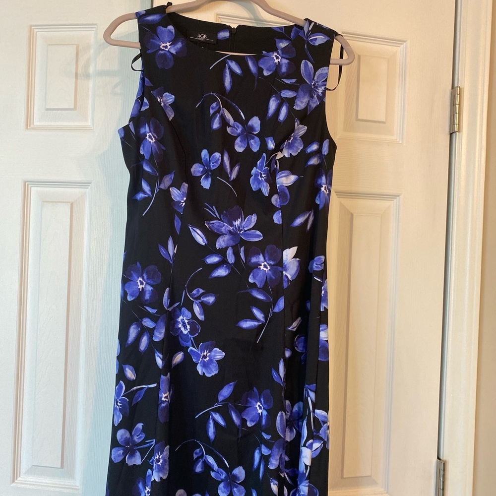 AGB mid length sleeveless dress black with blue and white floral . Sz10 .